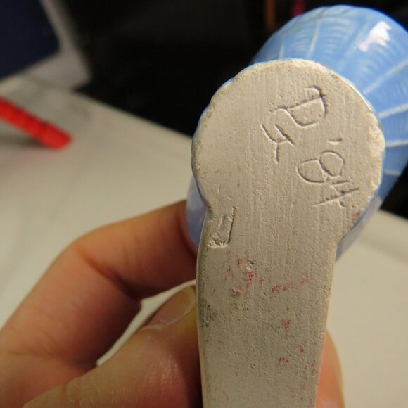 Ceramic White w Gold Picture Frame, (2) Ceramic Place cards Embossed Floral - Picture 11 of 14